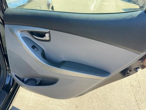 Used 2014 Hyundai Elantra SE image 24