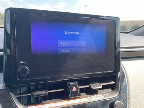 Used 2025 Toyota Corolla Cross L AWD/4WD image 16