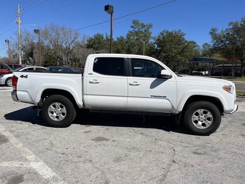 Used 2017 Toyota Tacoma SR5 image 5