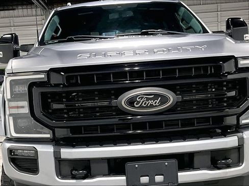 Used 2022 Ford F250 Lariat w/ Black Appearance Package AWD/4WD image 38