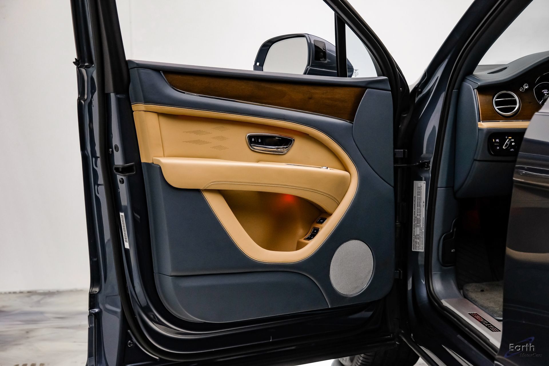 Used 2023 Bentley Bentayga Extended Wheelbase AWD/4WD image 88