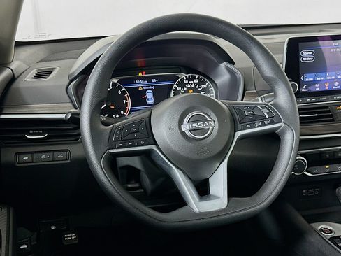 Used 2025 Nissan Altima 2.5 SV image 18