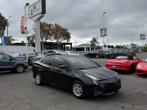 Used 2018 Toyota Prius One FWD image 3