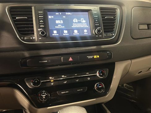 Used 2021 Kia Sedona LX FWD image 17