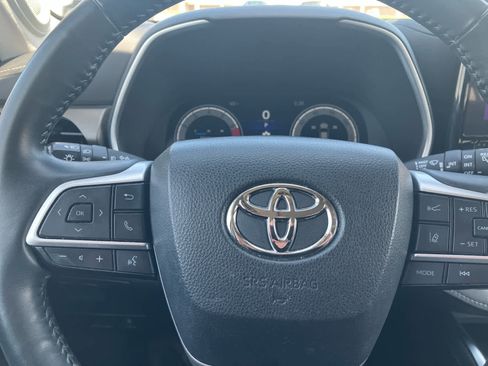 Used 2023 Toyota Highlander Limited AWD/4WD image 17