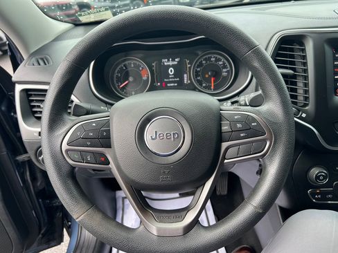 Used 2019 Jeep Cherokee Latitude w/ Popular Appearance Group FWD image 17