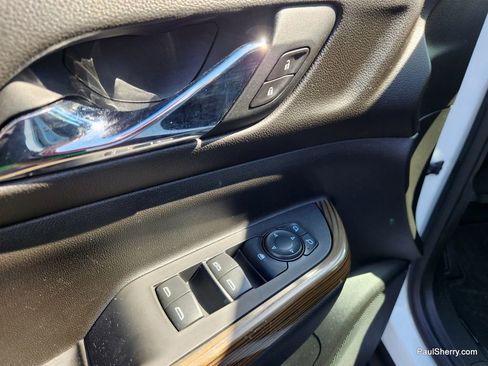 Used 2021 GMC Acadia SLE image 26