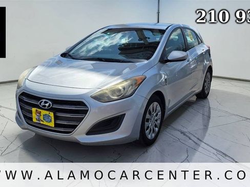Used 2016 Hyundai Elantra GT FWD image 1
