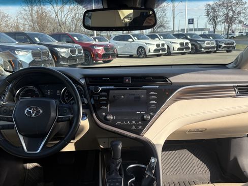 Used 2018 Toyota Camry XLE image 30