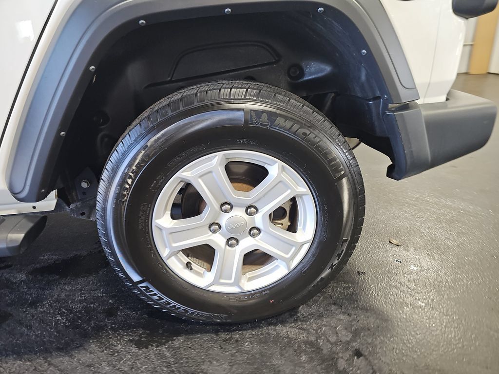 Used 2022 Jeep Wrangler Unlimited Sport AWD/4WD image 32
