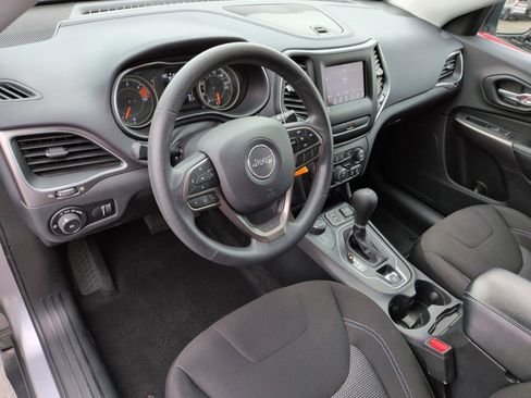 Used 2019 Jeep Cherokee Latitude w/ Popular Appearance Group image 16