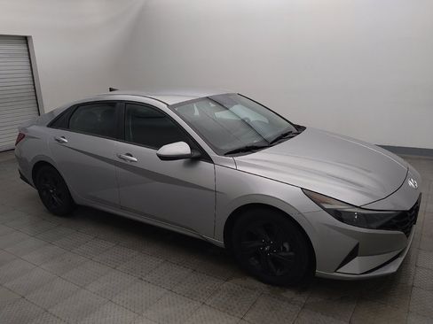 Used 2023 Hyundai Elantra SEL FWD image 11