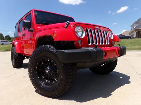 Used 2016 Jeep Wrangler Unlimited Sahara w/ Connectivity Group image 8