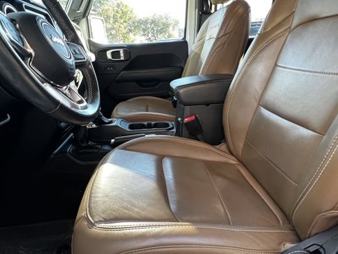 Used 2021 Jeep Wrangler Unlimited Sahara image 16