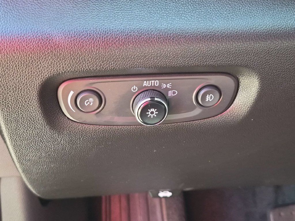 Used 2021 Chevrolet Traverse LT AWD/4WD image 14