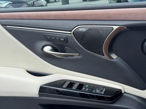 Used 2024 Lexus ES 300h Ultra Luxury w/ Accessory Package (Z1) FWD image 17