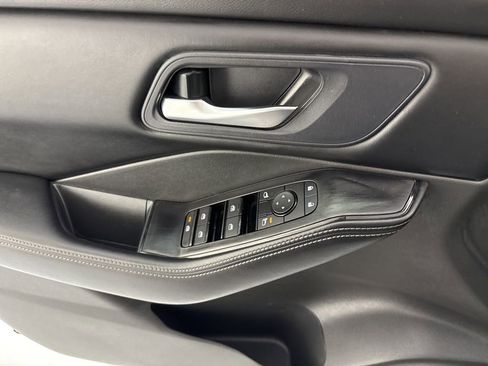 Used 2024 Nissan Rogue SV image 21