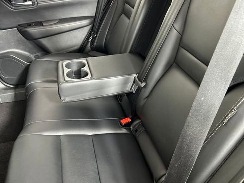 Used 2024 Nissan Rogue SL w/ SL Premium Package image 17