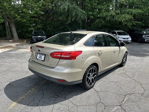 Used 2018 Ford Focus SEL FWD image 6