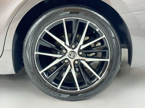 Used 2023 Toyota Camry SE w/ Convenience Package FWD image 9