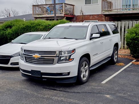 Used 2018 Chevrolet Suburban Premier image 3
