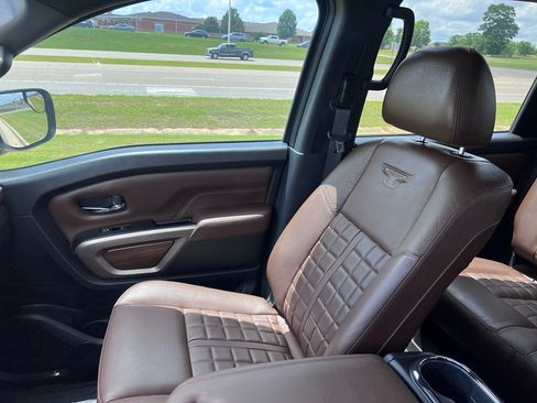 Used 2024 Nissan Titan Platinum Reserve w/ Moonroof Package AWD/4WD image 23