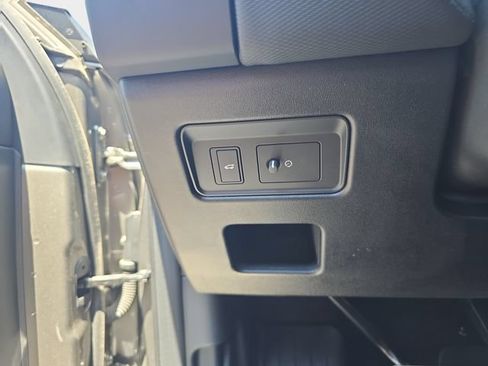 Certified 2024 Land Rover Discovery Dynamic SE AWD/4WD image 30