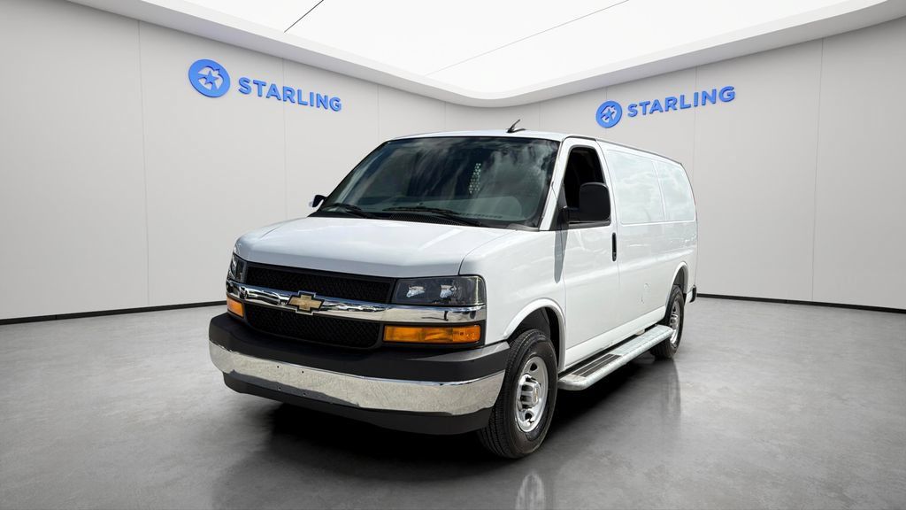 Used 2025 Chevrolet Express 2500 w/ Driver Convenience Package RWD image 3