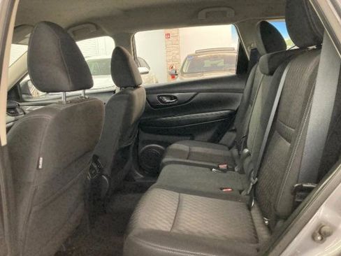 Used 2017 Nissan Rogue S image 10