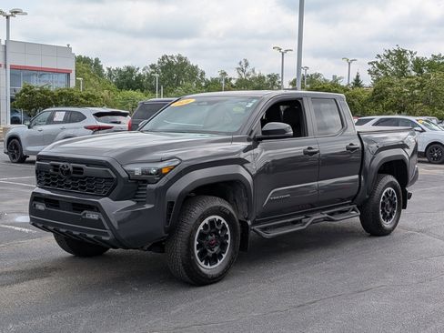 Used 2026 Toyota Tacoma TRD Off-Road w/ TRD Off Road Upgrade Package AWD/4WD image 4