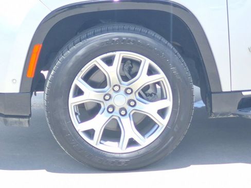Used 2022 Jeep Wagoneer Series II RWD image 29