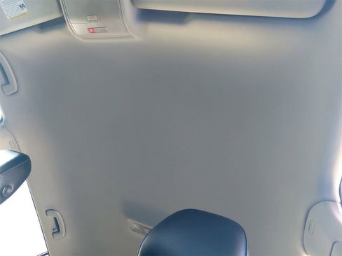 Used 2018 Volkswagen Atlas SE image 35