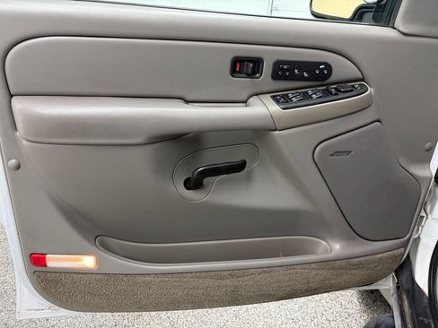 Used 2005 Chevrolet Tahoe Z71 w/ Preferred Equipment Group AWD/4WD image 14