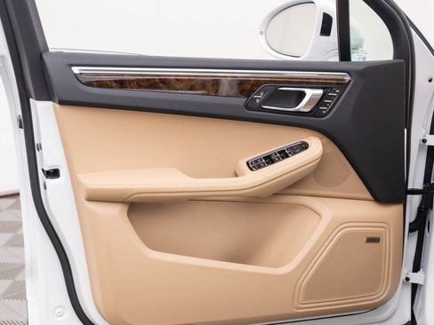 New 2026 Porsche Macan image 14