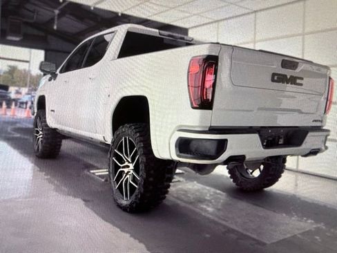 Used 2023 GMC Sierra 1500 AT4 w/ AT4 Premium Package AWD/4WD image 9