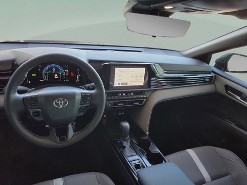 Certified 2025 Toyota Camry SE FWD image 21