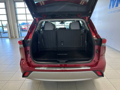 Used 2021 Toyota Highlander Platinum AWD/4WD image 7