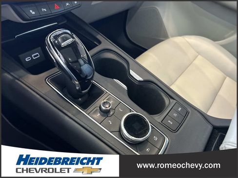 Used 2022 Cadillac XT4 Luxury w/ Cold Weather Package AWD/4WD image 24