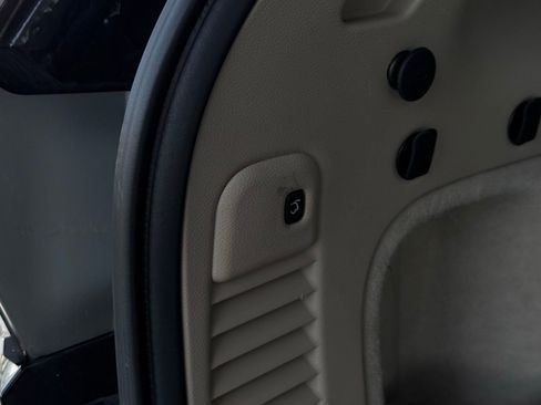 Used 2017 Jeep Grand Cherokee Overland image 43