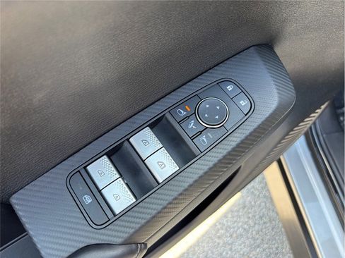 Used 2023 Mitsubishi Outlander SE image 23