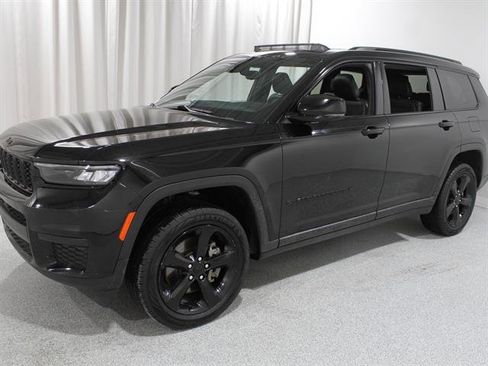 Used 2023 Jeep Grand Cherokee L Laredo image 3