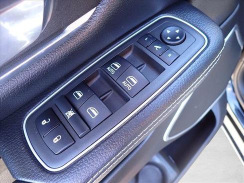 Used 2022 RAM 1500 Laramie AWD/4WD image 16