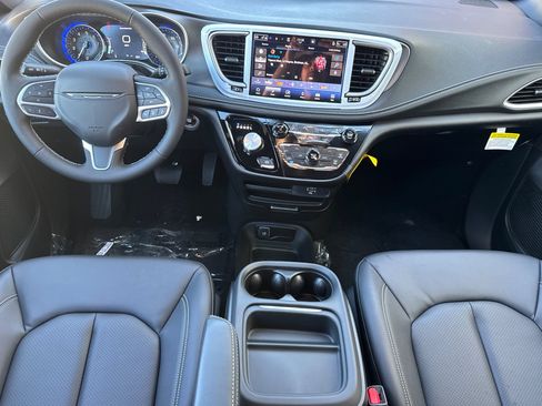 New 2027 Chrysler Pacifica Select FWD image 12