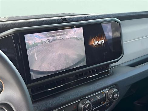 Used 2024 Jeep Wrangler Unlimited image 27