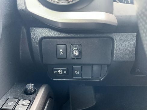 Used 2022 Toyota Tacoma SR5 AWD/4WD image 17