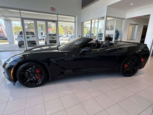 Used 2019 Chevrolet Corvette Stingray Convertible w/ 1LT RWD image 7