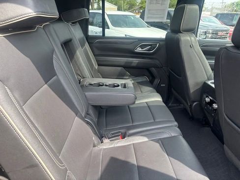 Used 2023 GMC Yukon XL SLT w/ SLT Premium Package AWD/4WD image 13