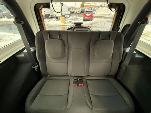 Used 2022 Jeep Wrangler Sport S image 17