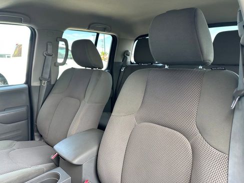 Used 2020 Nissan Frontier SV w/ Midnight Edition Floor Mats image 16