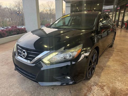 Used 2017 Nissan Altima 2.5 SR w/ Midnight Edition Package image 3